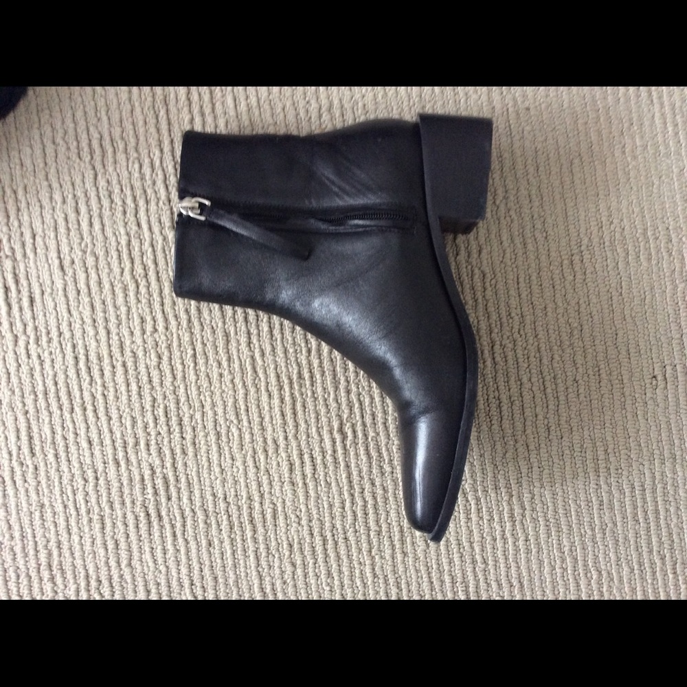 HM black boots. - Picture 3 of 9